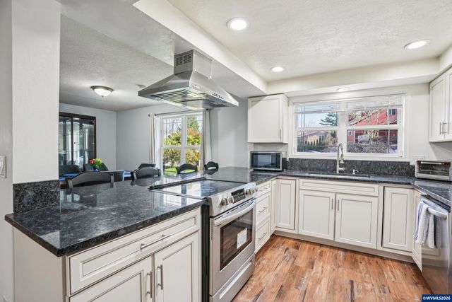 2095 Popcorn Ct NW, Salem, OR 97304