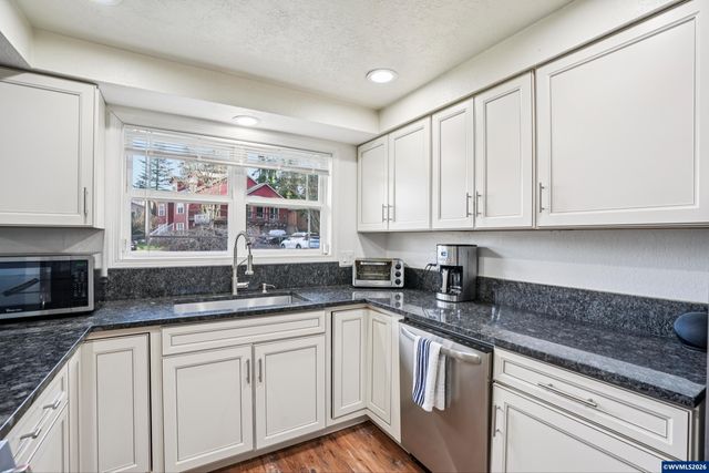 2095 Popcorn Ct NW, Salem, OR 97304