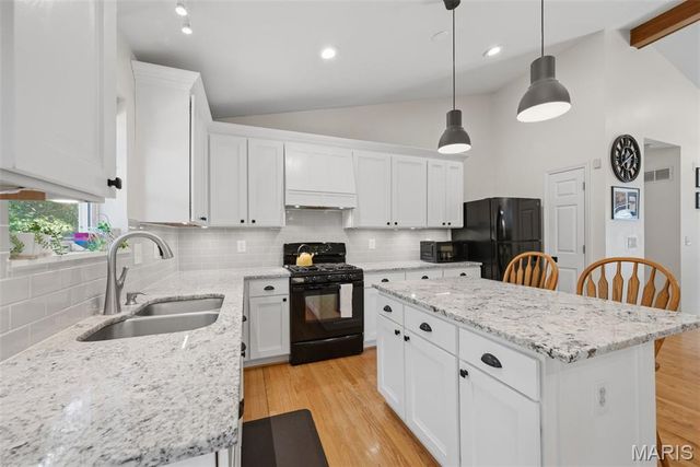 140 Green Forest Estates Drive, St Peters, MO 63376