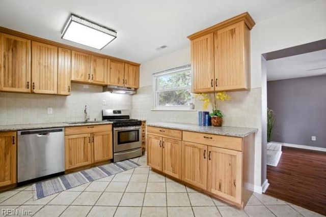 813 Harway AVE, Chesapeake, VA 23325