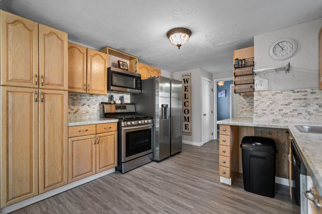 105 Freda Ln, Lowell, MA 01854