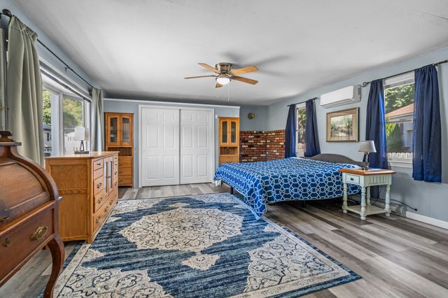 105 Freda Ln, Lowell, MA 01854