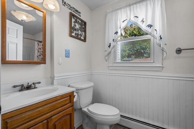 105 Freda Ln, Lowell, MA 01854