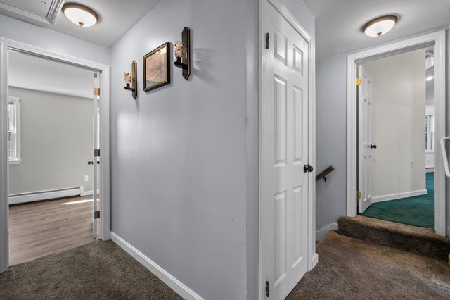 105 Freda Ln, Lowell, MA 01854