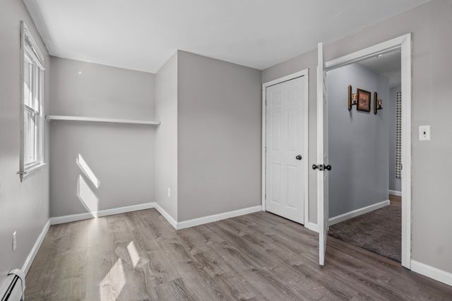 105 Freda Ln, Lowell, MA 01854