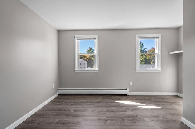 105 Freda Ln, Lowell, MA 01854