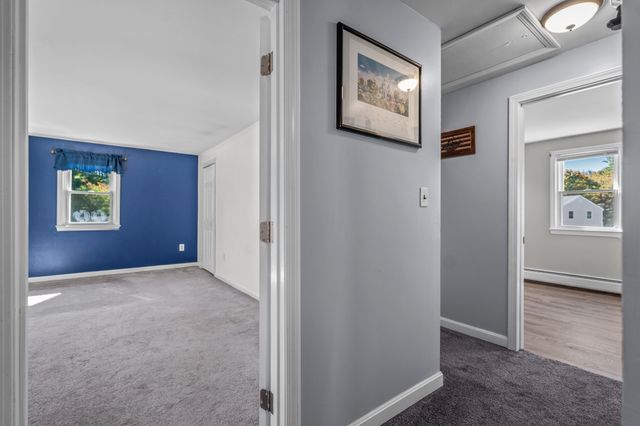105 Freda Ln, Lowell, MA 01854