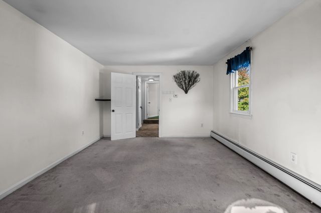 105 Freda Ln, Lowell, MA 01854
