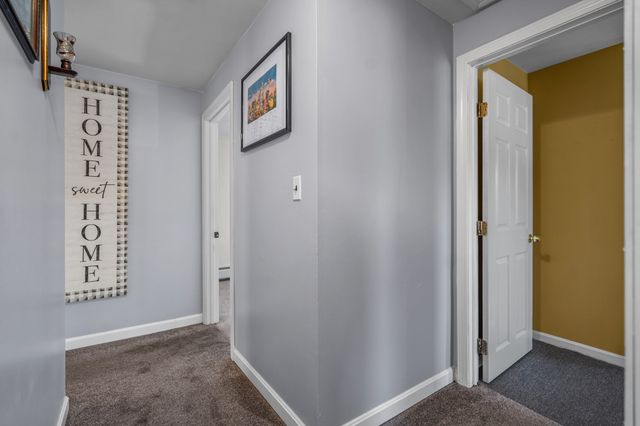 105 Freda Ln, Lowell, MA 01854