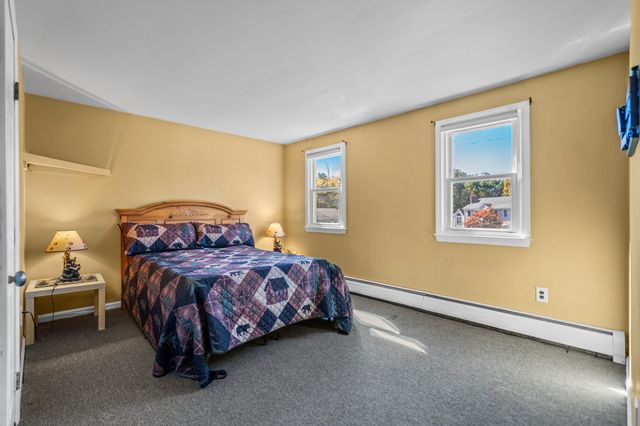 105 Freda Ln, Lowell, MA 01854