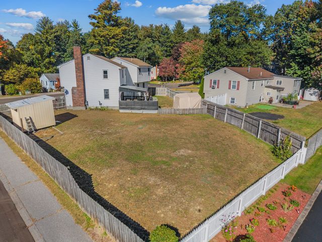 105 Freda Ln, Lowell, MA 01854