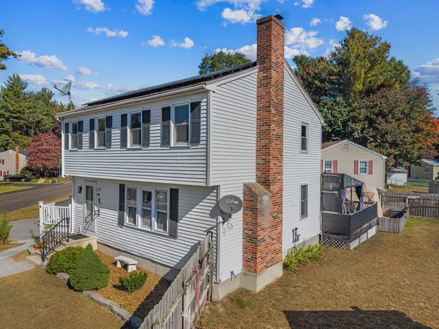 105 Freda Ln, Lowell, MA 01854