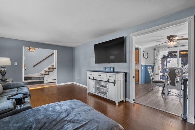 105 Freda Ln, Lowell, MA 01854