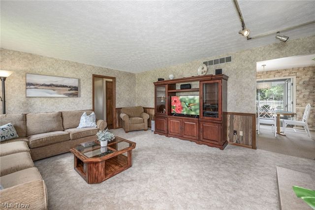 667 Clark Drive, Tallmadge, OH 44278
