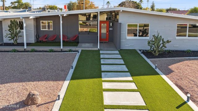 2055 W WINDSOR Avenue, Phoenix, AZ 85009