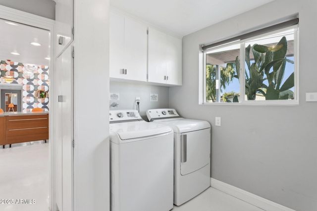 2055 W WINDSOR Avenue, Phoenix, AZ 85009