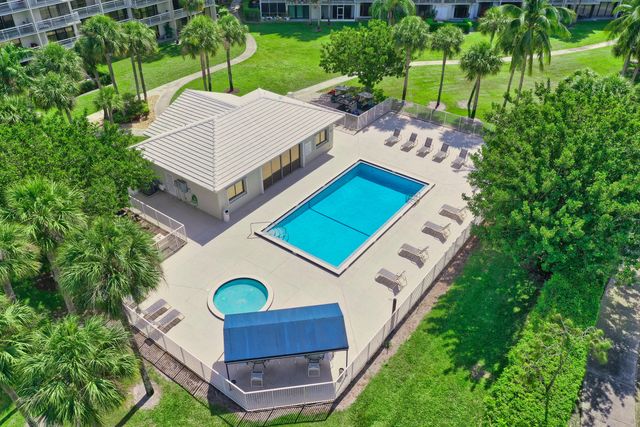 2761 Village Boulevard 305, West Palm Beach, FL 33409