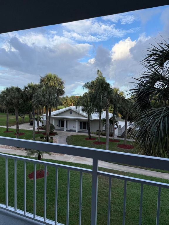 2761 Village Boulevard 305, West Palm Beach, FL 33409