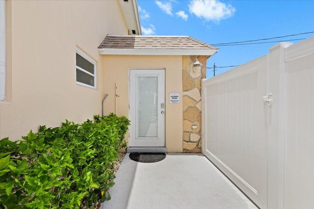 1905 Lake Worth Road, Lake Worth Beach, FL 33461