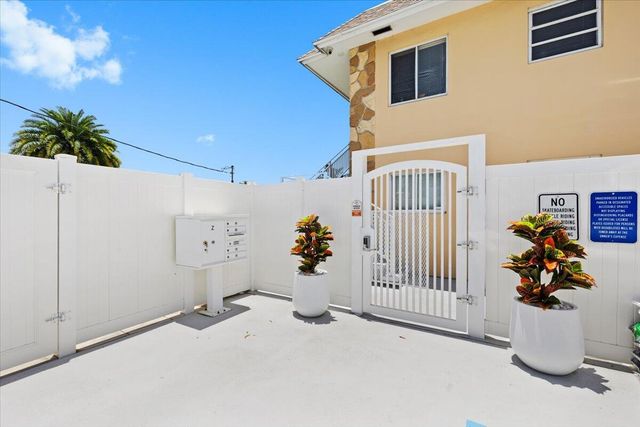 1905 Lake Worth Road, Lake Worth Beach, FL 33461