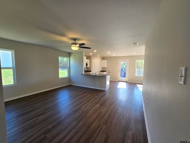 1702 Meadow Lane, Whitehouse, TX 75791