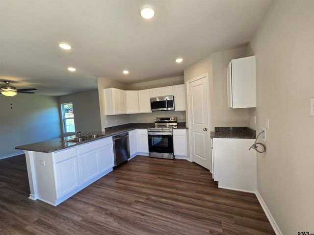 1702 Meadow Lane, Whitehouse, TX 75791