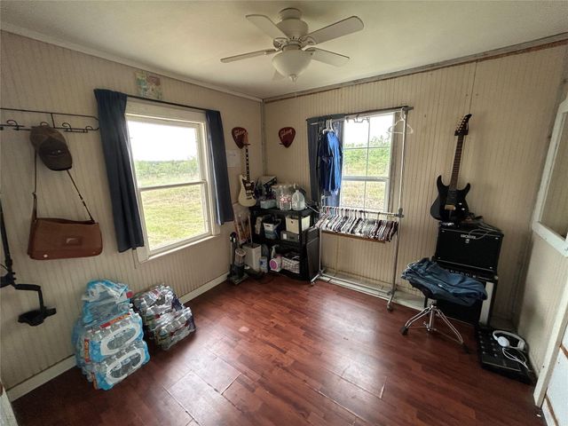 136 Fm 2239, Paige, TX 78659