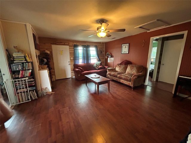 136 Fm 2239, Paige, TX 78659