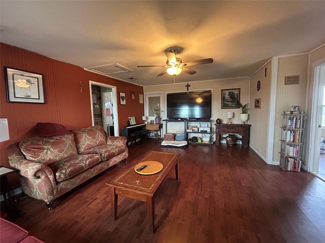 136 Fm 2239, Paige, TX 78659