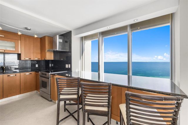 881 Ocean Drive 20A, Key Biscayne, FL 33149