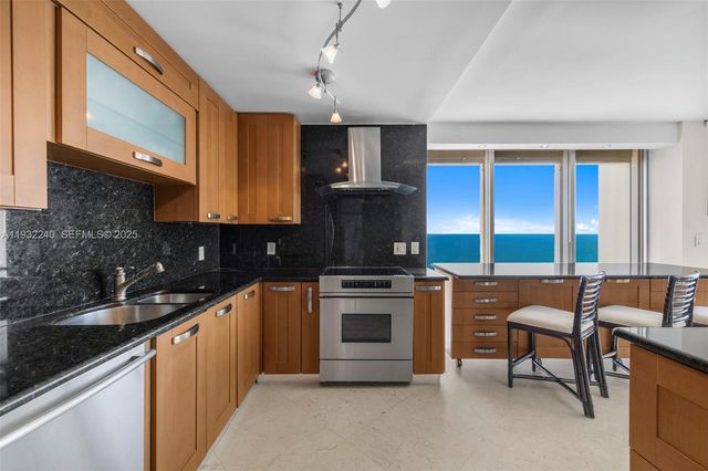 881 Ocean Drive 20A, Key Biscayne, FL 33149