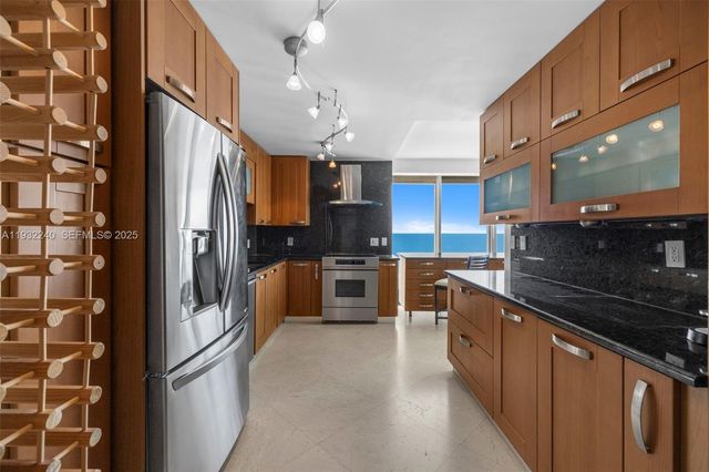 881 Ocean Drive 20A, Key Biscayne, FL 33149