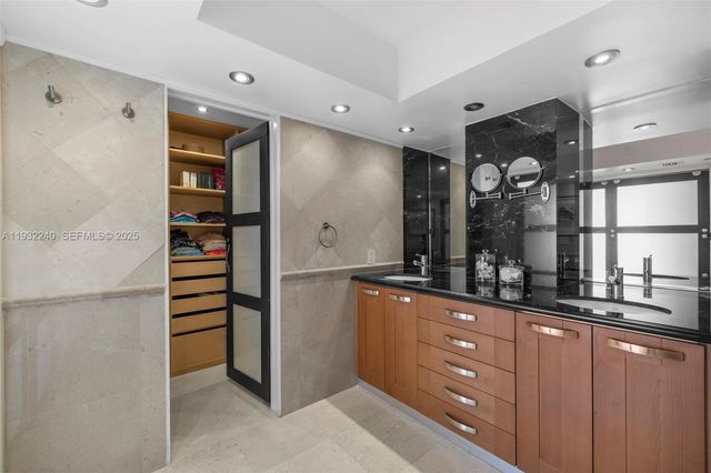 881 Ocean Drive 20A, Key Biscayne, FL 33149