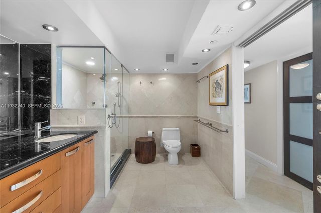 881 Ocean Drive 20A, Key Biscayne, FL 33149