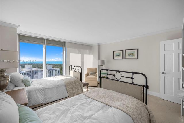 881 Ocean Drive 20A, Key Biscayne, FL 33149