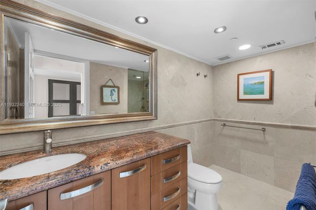 881 Ocean Drive 20A, Key Biscayne, FL 33149