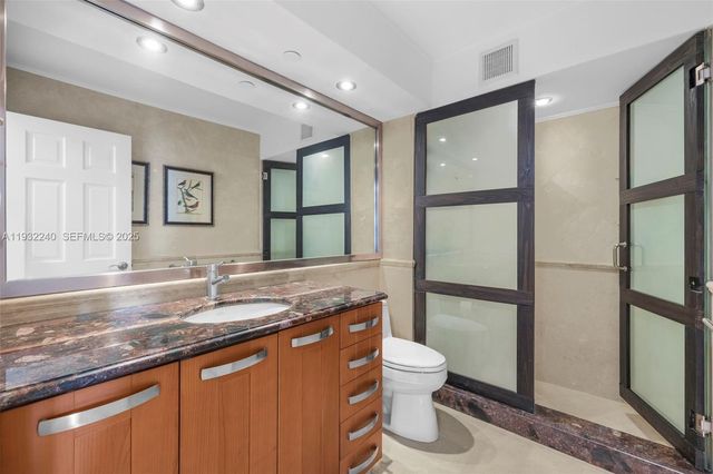 881 Ocean Drive 20A, Key Biscayne, FL 33149