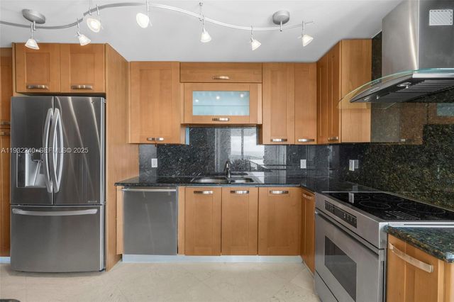 881 Ocean Drive 20A, Key Biscayne, FL 33149