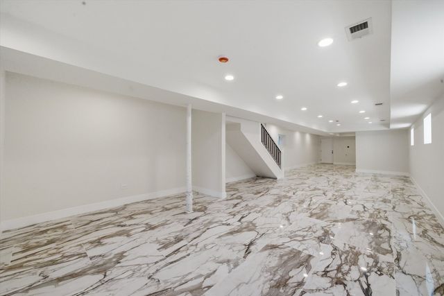 939 N Harding Avenue, Chicago, IL 60651
