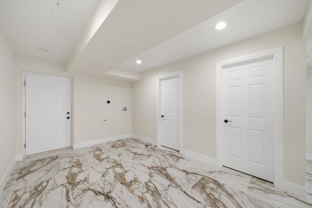 939 N Harding Avenue, Chicago, IL 60651
