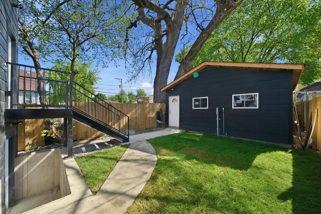 939 N Harding Avenue, Chicago, IL 60651