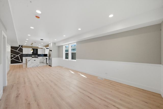 939 N Harding Avenue, Chicago, IL 60651