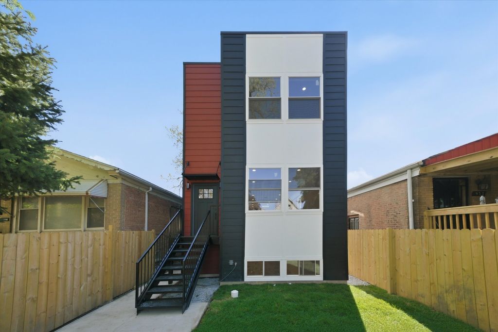 939 N Harding Avenue, Chicago, IL 60651