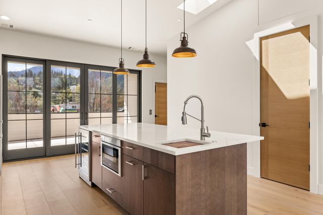 138 Clear Creek Drive, Ashland, OR 97520