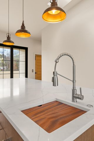 138 Clear Creek Drive, Ashland, OR 97520