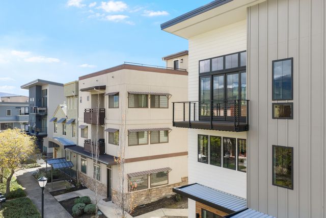 138 Clear Creek Drive, Ashland, OR 97520