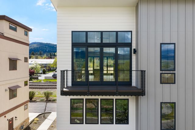 138 Clear Creek Drive, Ashland, OR 97520