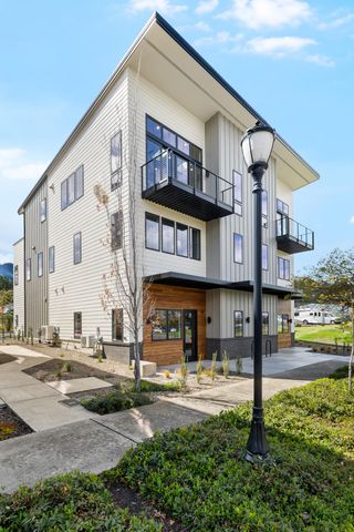 138 Clear Creek Drive, Ashland, OR 97520