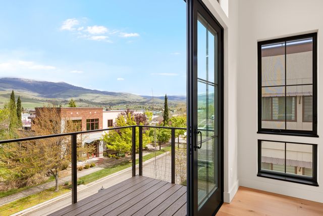 138 Clear Creek Drive, Ashland, OR 97520