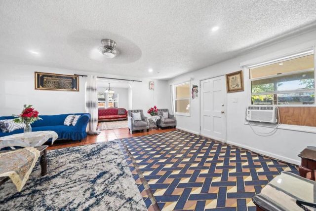 986 Merritt Drive, El Cajon, CA 92020